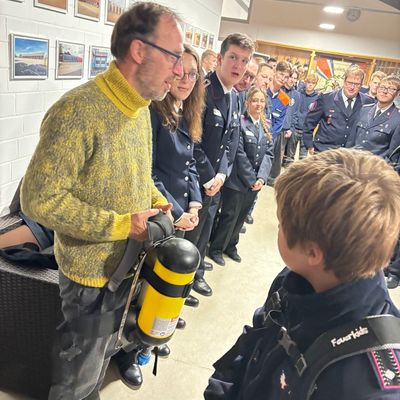 FW-SE: Von Zuckerwatte bis Pavillon - Große Freude bei den Jugendfeuerwehren im Kreis Segeberg