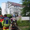 FF Bad Salzuflen: Feuerwehr löscht Brand in Klinik / Rund 40 Einsatzkräfte sind am Bad Salzufler Forsthausweg im Einsatz. Verletzt wird niemand