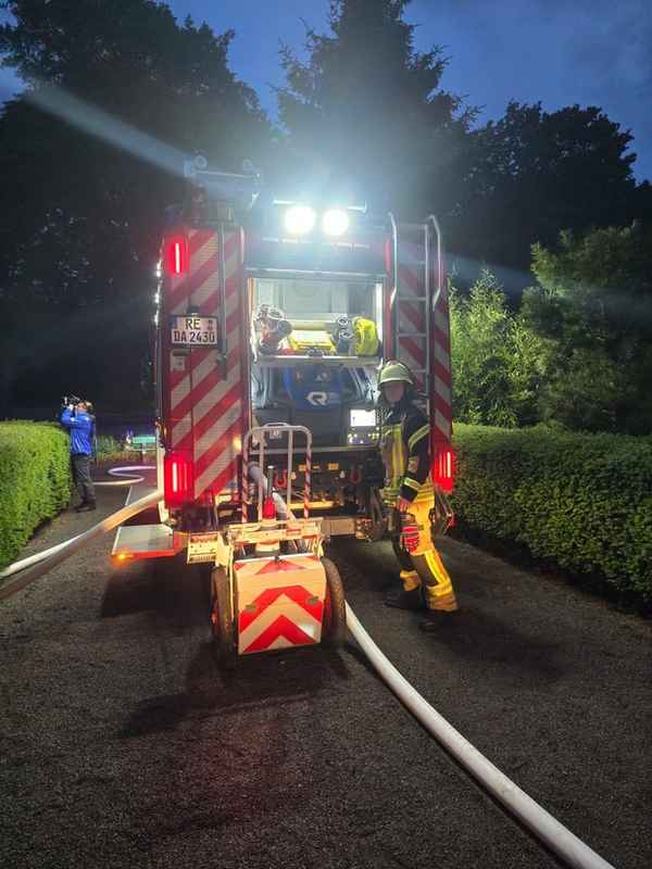 FW Datteln: Kleingebäudebrand - Gartenlaube in Vollbrand