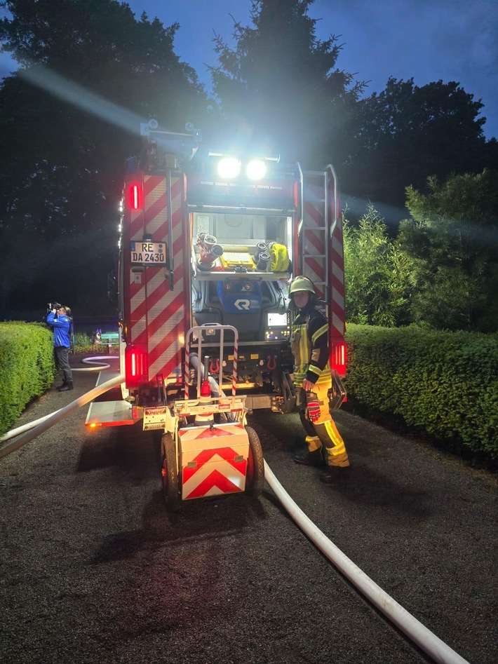 FW Datteln: Kleingebäudebrand - Gartenlaube in Vollbrand