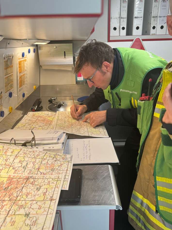 FW Dresden: Lageupdate 10:30 Uhr: Brand in Recyclingunternehmen