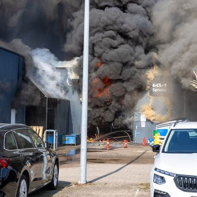 FW Porta Westfalica: 10.03.2026 - Großbrand einer KFZ-Werkstatt in Porta Westfalica Barkhausen