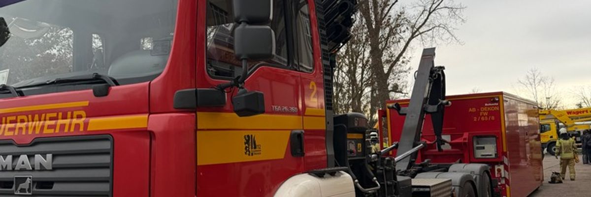 FW Dresden: Austritt eines Gefahrstoffes in Labor - vier Personen vorsorglich in Kliniken gebracht
