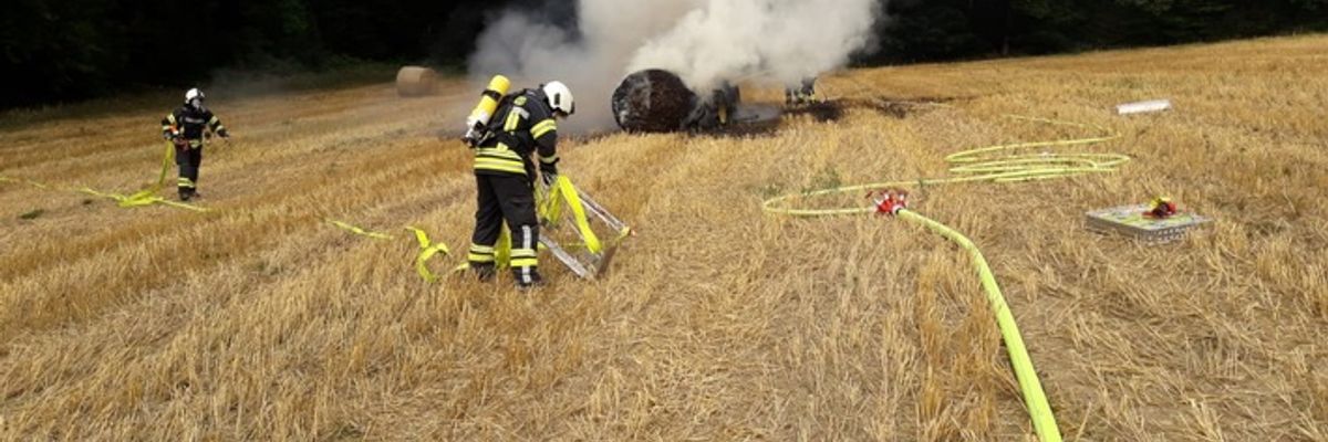 FW-EN: Trecker steht in Vollbrand