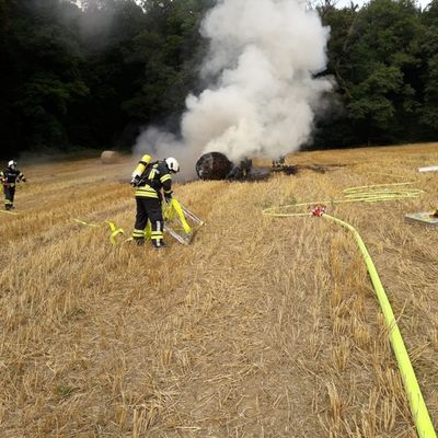 FW-EN: Trecker steht in Vollbrand