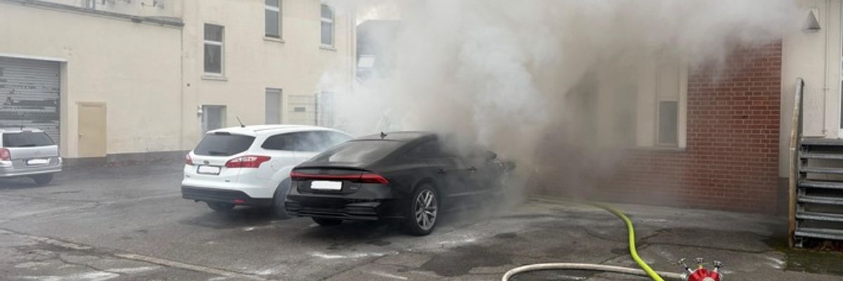 FW-WRN: PKW-Brand in der Lippestraße