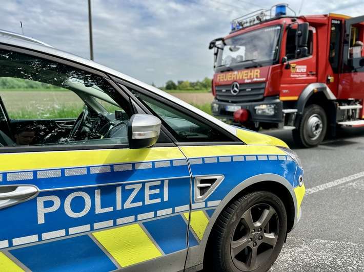 FW Alpen: Pkw gegen Strommast
