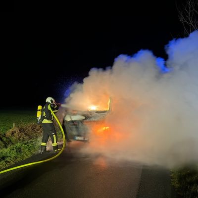 FW-AUR: Sprinter niedergebrannt