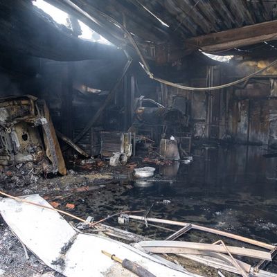 FW Porta Westfalica: 10.03.2026 - Großbrand einer KFZ-Werkstatt in Porta Westfalica Barkhausen