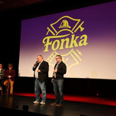 Feuerwehr MTK: 300 Gäste feiern erfolgreiche Premiere von "Charlie und die Feuerwehrfabrik" - Weihnachtsfilm jetzt online