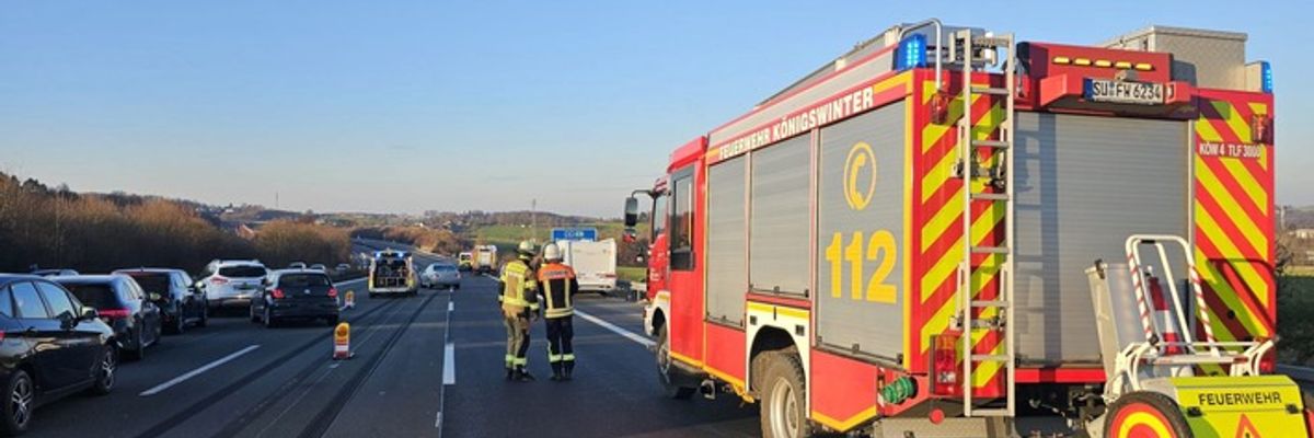 FW Königswinter: Drei Verkehrsunfälle am Stauende auf A3