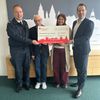 FW Mainz: Oberbürgermeister Nino Haase und die Feuerwehr Mainz überreichen Spende an den Verein Trauernde Eltern & Kinder