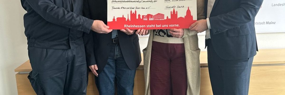 FW Mainz: Oberbürgermeister Nino Haase und die Feuerwehr Mainz überreichen Spende an den Verein Trauernde Eltern & Kinder