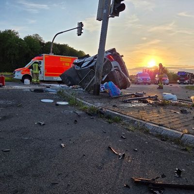 FW Datteln: schwerer Verkehrsunfall auf dem Landwehrring fordert eine verletzte Person