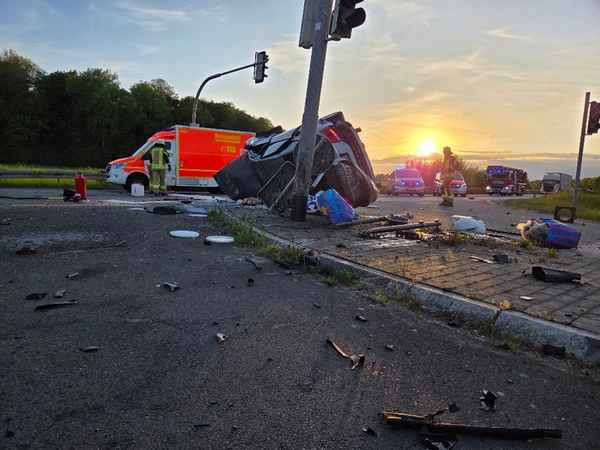 FW Datteln: schwerer Verkehrsunfall auf dem Landwehrring fordert eine verletzte Person