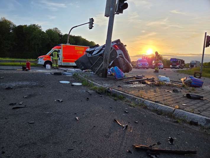 FW Datteln: schwerer Verkehrsunfall auf dem Landwehrring fordert eine verletzte Person