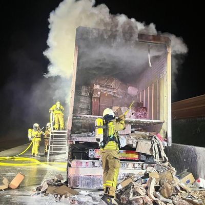 FW VG Asbach: LKW-Brand auf der A3 - Feuerwehr mehrere Stunden im Einsatz