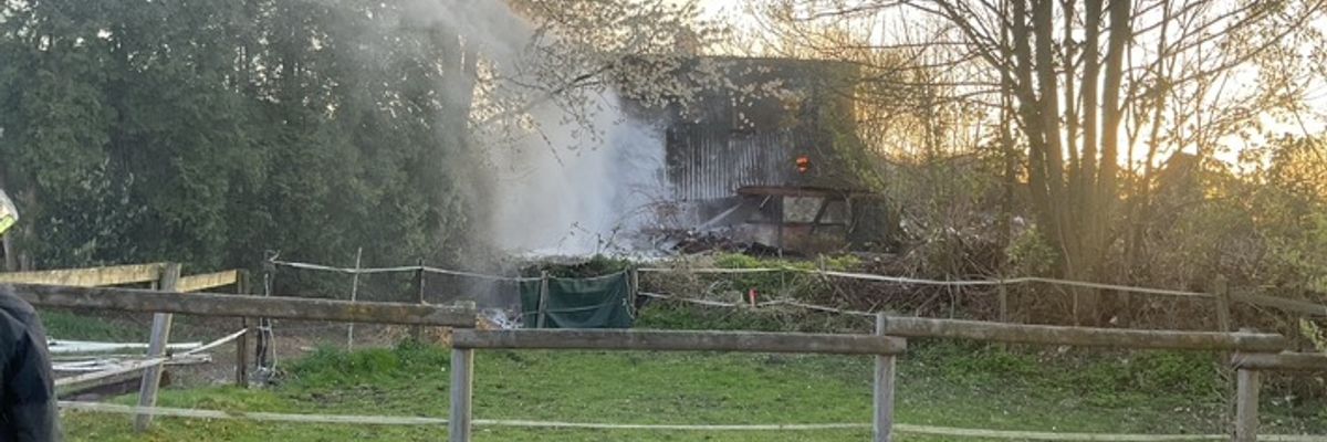 FW-DO: Brennende Hütte in Dortmund / Bövinghausen