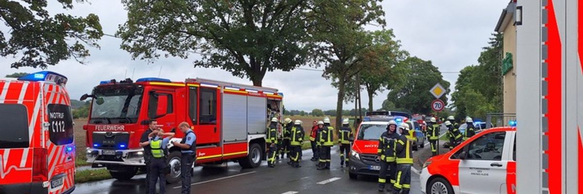 FW Sonsbeck: Busunfall in Labbeck