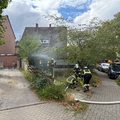 FW-WRN: Garagenbrand alarmiert die Feuerwehr