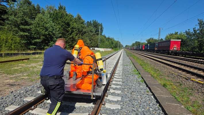 FW Celle: Gefahrstoffaustritt aus Güterzug in Celle - 2. Lagemeldung!