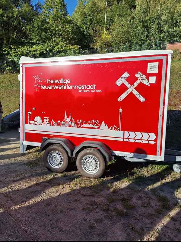 FW-OE: Feuerwehr Lennestadt übernimmt neuen Anhänger "Grubenrettung"