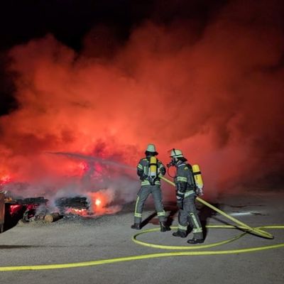 FW-WRN: Brennender Holzhaufen auf Landwirtschaftlichen Anwesen in Werne-Horst