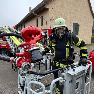 KFV Bodenseekreis: Großer Feuerwehreinsatz wegen Schwelbrand in Wiggenweiler