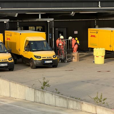 FW-ROW: Gefahrguteinsatz im Postverteilzentrum Zeven