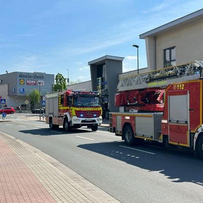FW-EN: Brand im Gebäude und Brandmeldealarm in Supermarkt am Ostersamstag