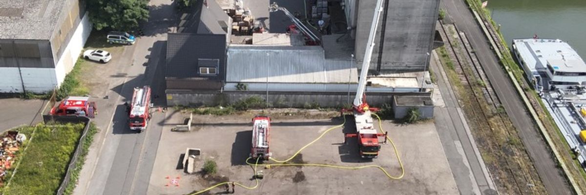 FW-E: Langanhaltender Brandeinsatz in Getreidemühle - Glutnester erschweren Löscharbeiten