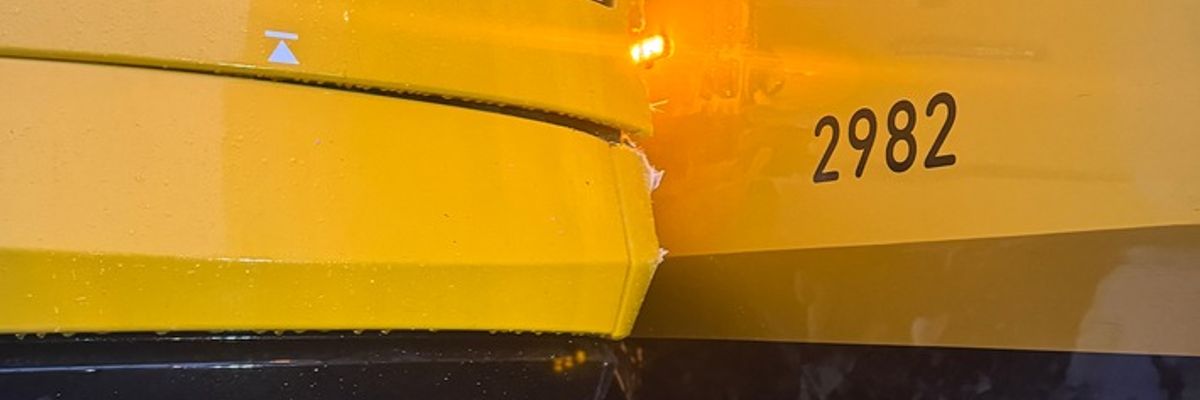 FW Dresden: Verkehrsunfall zwischen zwei Straßenbahnen - sechs Verletzte
