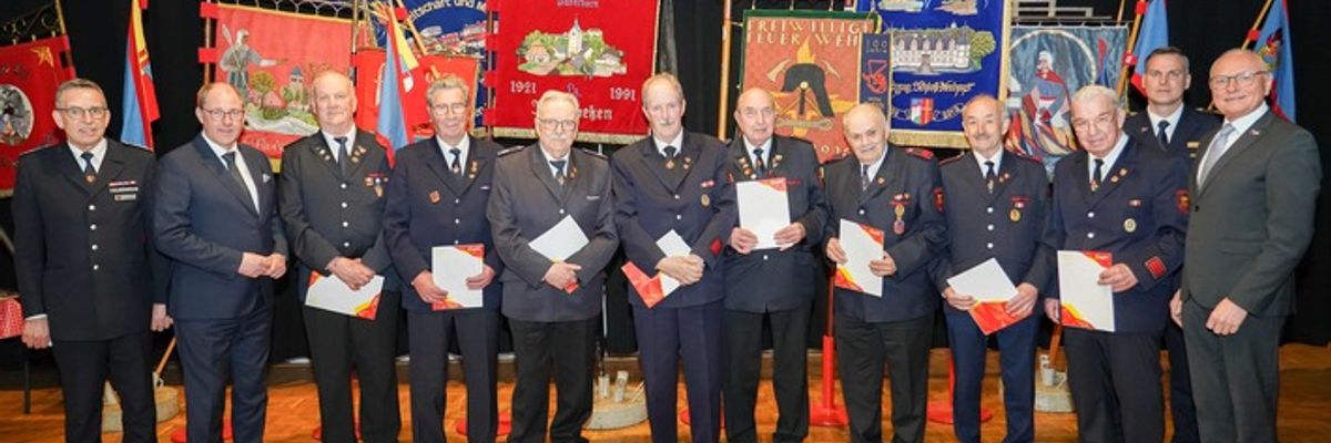 FW Paderborn: Zahlreiche Ehrungen bei der Jahreshauptversammlung der Gesamtwehr der Feuerwehr Paderborn