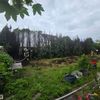 FW Datteln: Heckenbrand greift auf Schuppen und Wohngebäude über