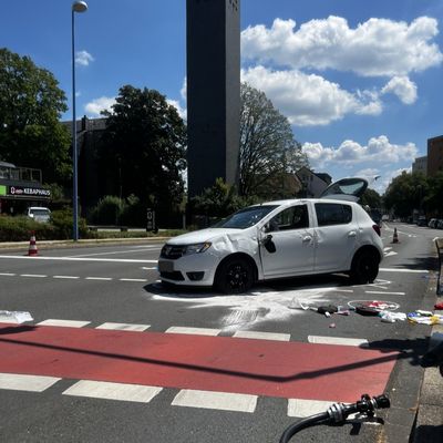 FW-Velbert: Verkehrsunfall mit zwei Pkw am Willi-Brandt-Platz