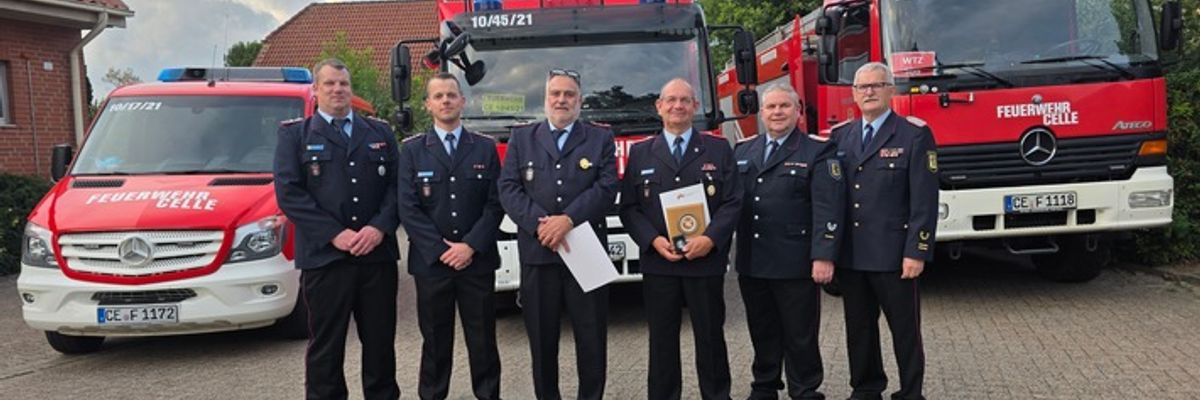 FW Celle: Ehrungen bei der Ortsfeuerwehr Altenhagen