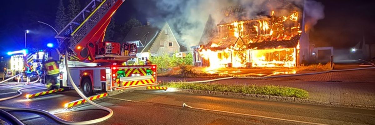 FW-ROW: Brennt Einfamilienhaus