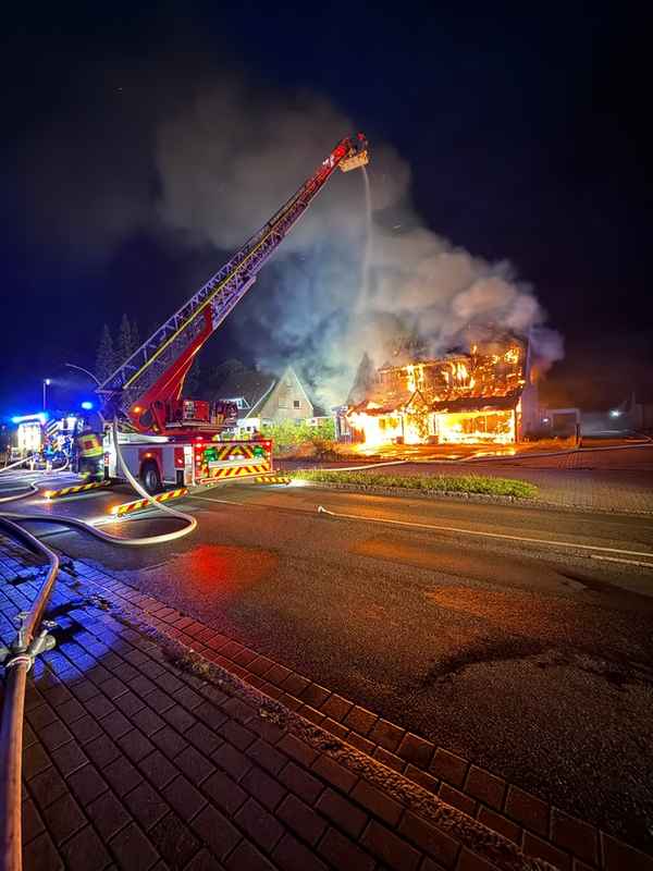 FW-ROW: Brennt Einfamilienhaus