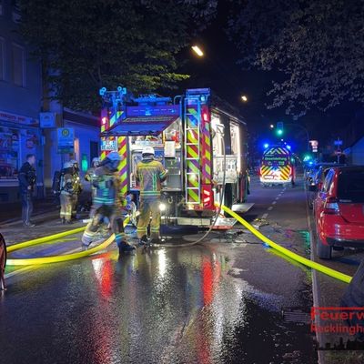 FW-RE: Nächtlicher Brand in Mehrfamilienhaus - Keine Verletzten