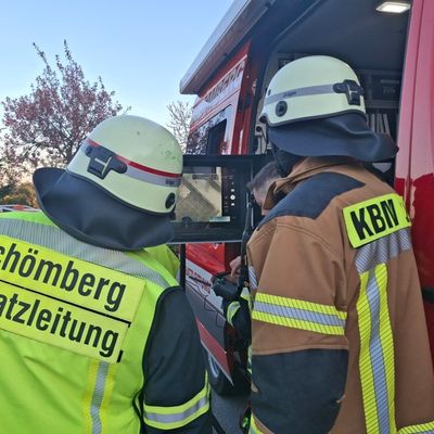 KFV-CW: Fassadenbrand an Schreinerei/Schnelles Eingreifen der Feuerwehr verhindert Großbrand