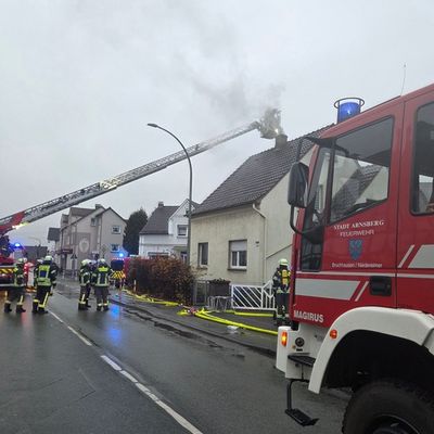 FW-AR: Schornsteinbrand in Arnsberg: Feuerwehr verhindert Schlimmeres
