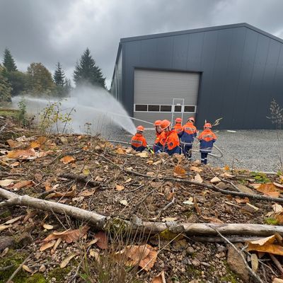 FW-OE: Abschlussübung der Jugendfeuerwehren der Gemeinde Kirchhundem