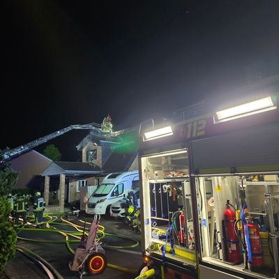 FW-WRN: Dachstuhlbrand in Werne - Feuerwehr verhindert Ausbreitung des Feuers