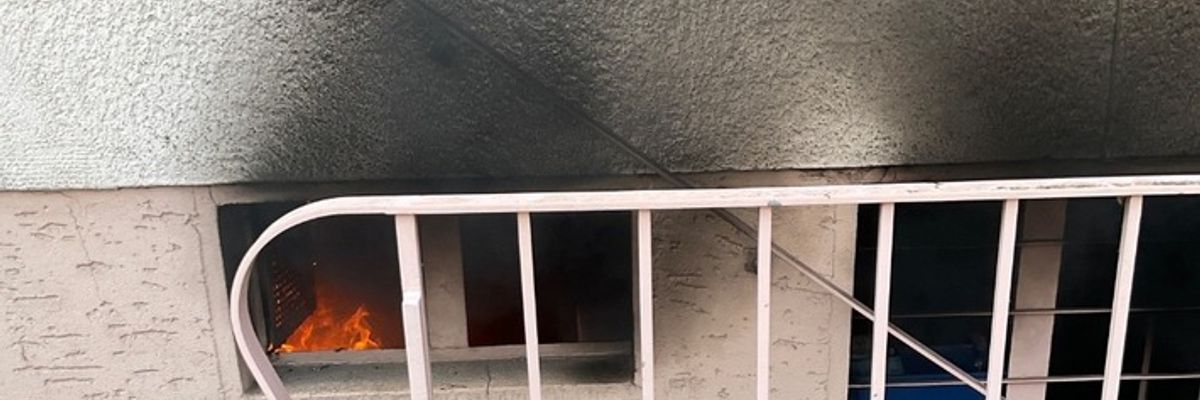 FW-GLA: Kellerbrand in der Paßmannstraße - Feuerwehr verhindert weitere Brandausbreitung