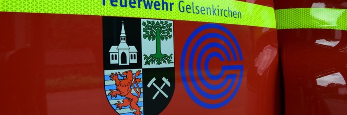 FW-GE: Deckendurchbruch in Wohngebäude fordert eine verletzte Person