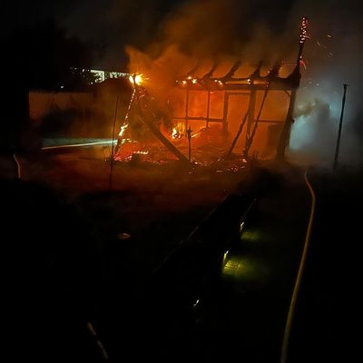 Feuerwehr Weil: Gartenhüttenbrand in Weil am Rhein, Ortsteil Haltingen