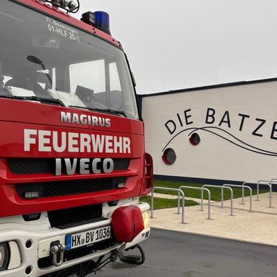 FW Beverungen: Feuerwehr Beverungen übt den Ernstfall im Freibad / Atemschutzträger trainieren unter realistischen Bedingungen