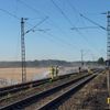 FW Meerbusch: Abschlussmeldung: Kilometerlanger Vegetationsbrand an Bahnstrecke: Feuerwehr Meerbusch mit Vollalarm im Einsatz