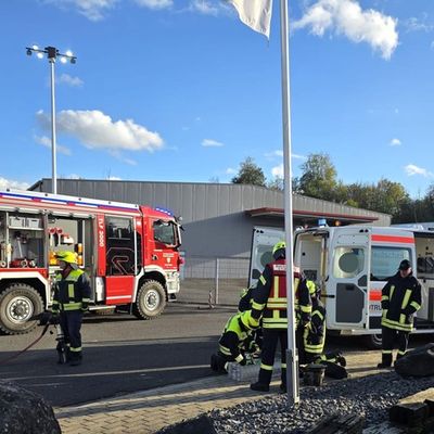 FW Finnentrop: Einheit Heggen zeigt bei Abschlussübung technische Rettung nach Verkehrsunfall