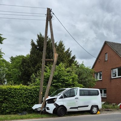 FW Xanten: Feuerwehr Xanten bei zwei Verkehrsunfällen im Einsatz